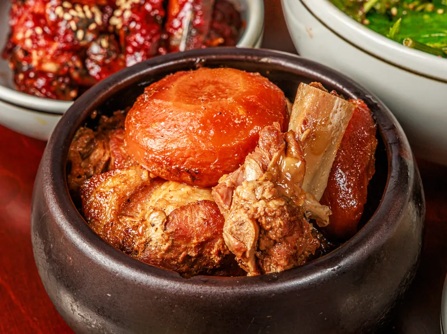 약탕기에 찐 소갈비찜
